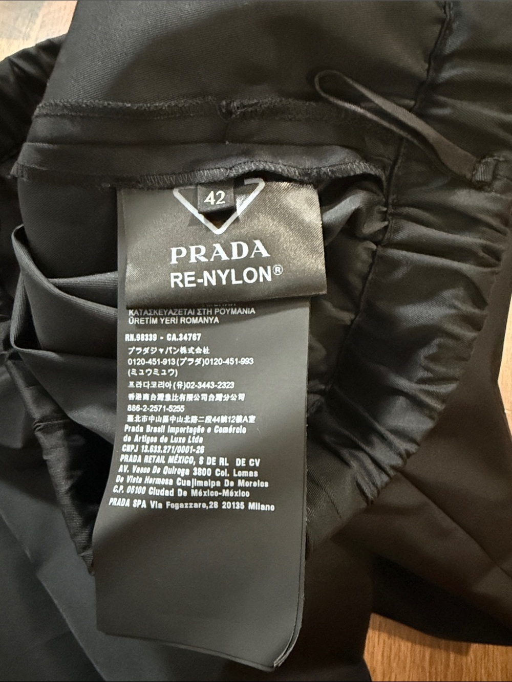 Prada Re-Nylon Black Jogger Pants Triangle Logo Size IT 42 Authentic - Picture 3 of 15